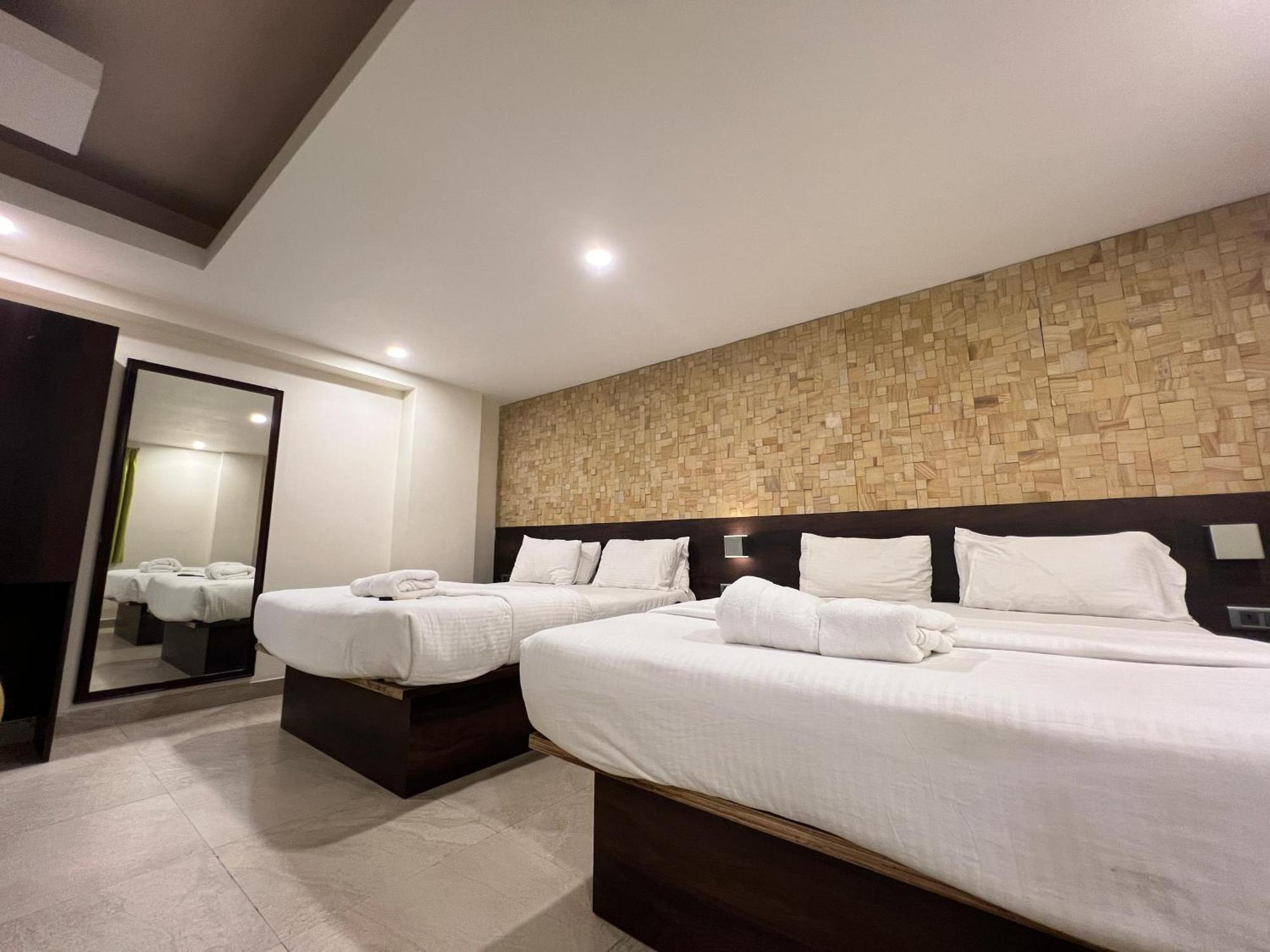 Diviyum Manor Hotel Port Blair Buitenkant foto