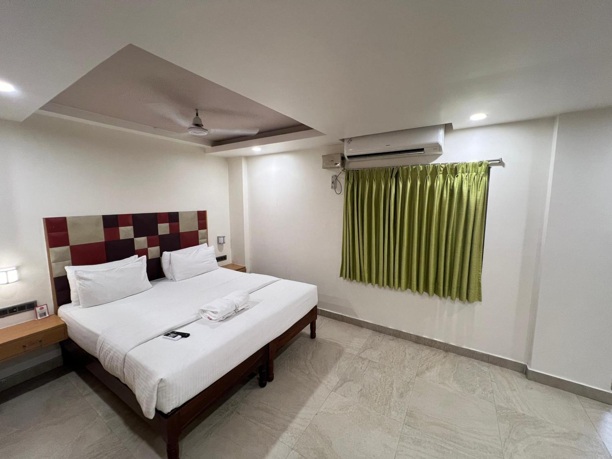 Diviyum Manor Hotel Port Blair Buitenkant foto