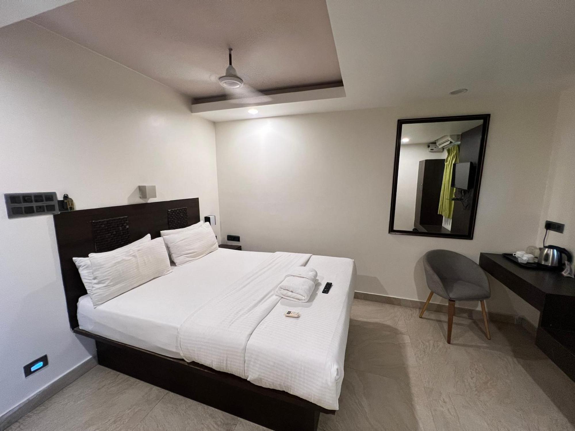 Diviyum Manor Hotel Port Blair Buitenkant foto