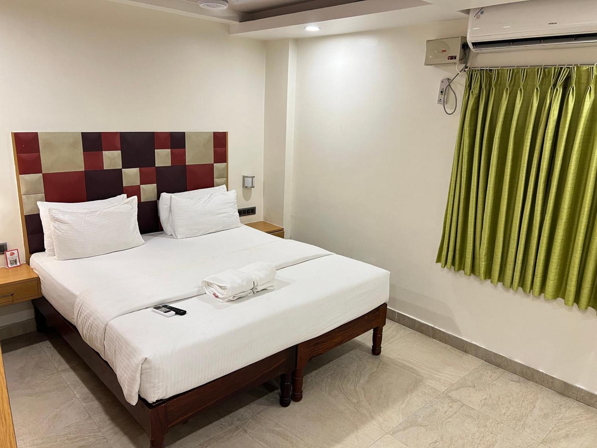 Diviyum Manor Hotel Port Blair Buitenkant foto
