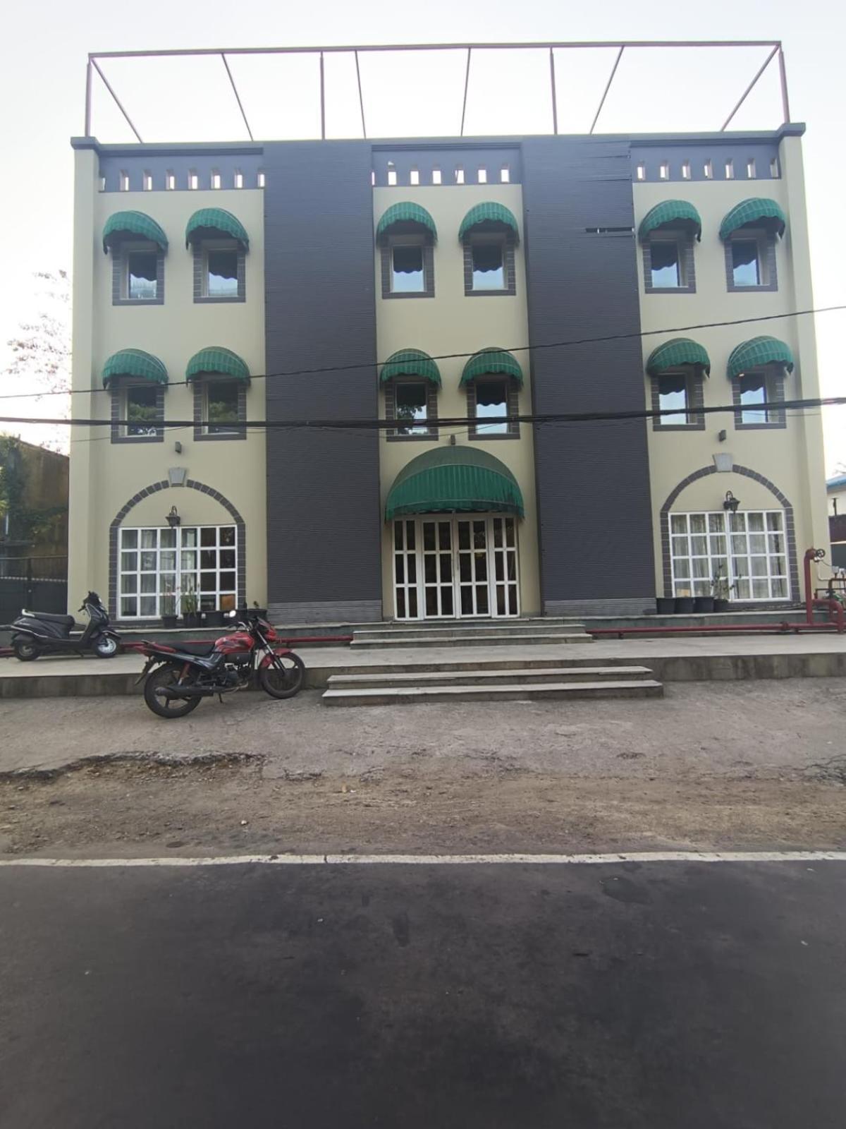 Diviyum Manor Hotel Port Blair Buitenkant foto